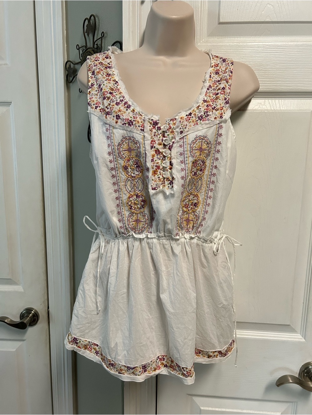 Lulumari Boho Embroidered White Sleeveless Peasant Top Hippie Cotton Gypsy